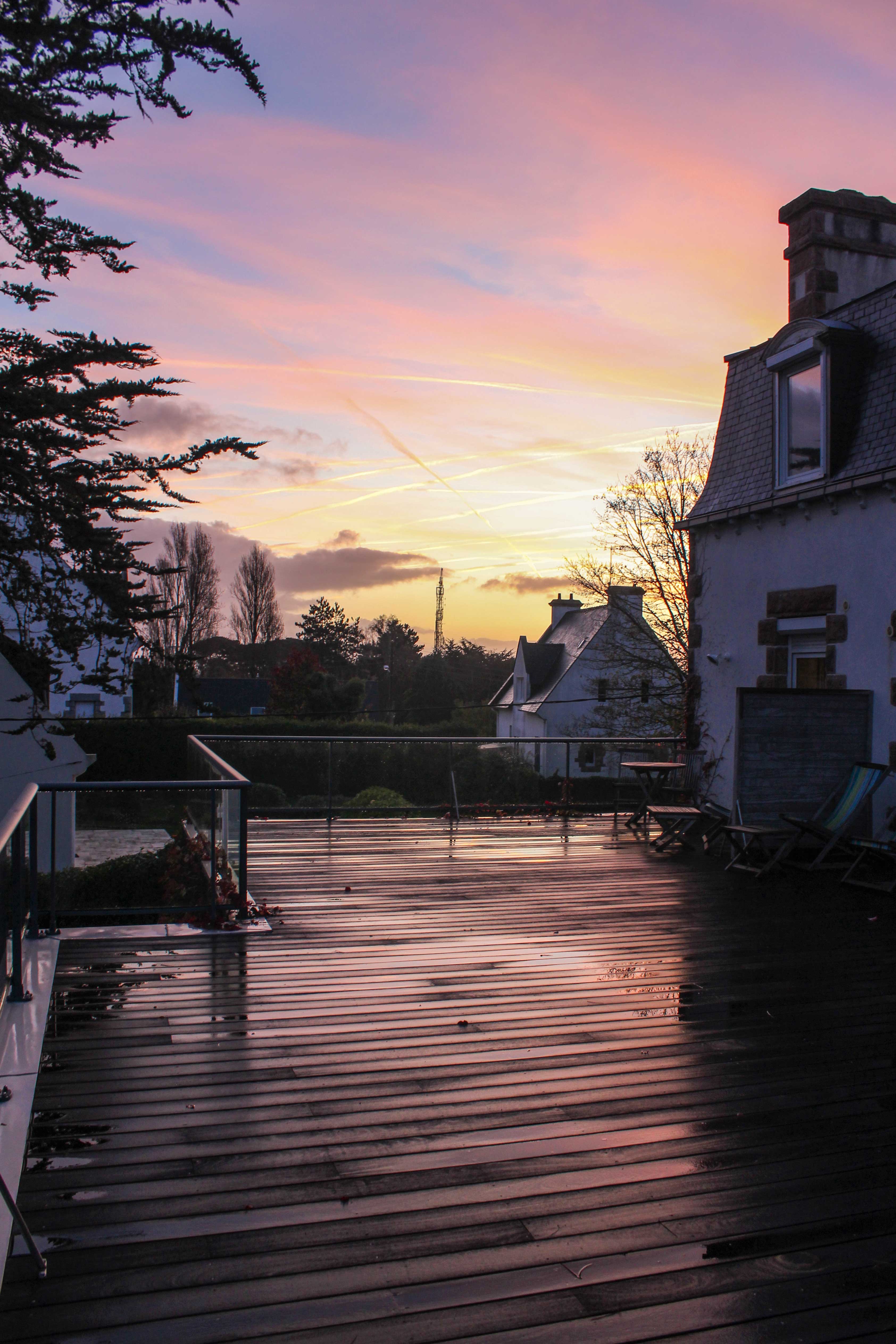 Sunrise-at-Relais-Les-Costans,-Perros-Guirec,-France